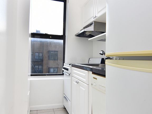 4th image of 317 E 75th St APT 20