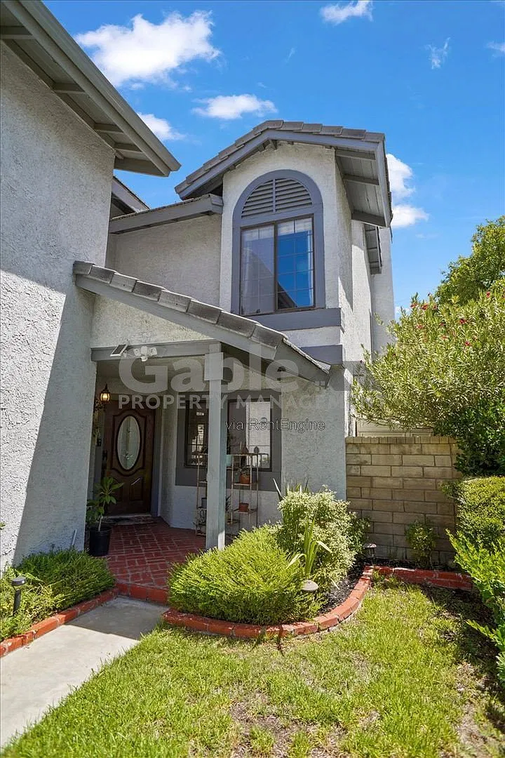 4 bed, 3.0 bath, 1927 sqft, $4,150 — Photo 2