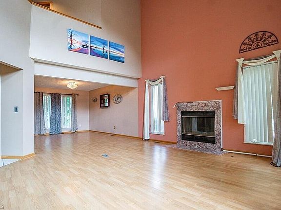 4th image of 36415 Sandy Knoll Dr