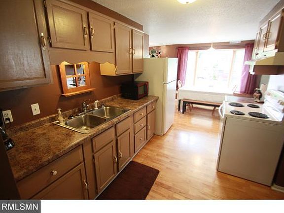 3rd image of 224 9th Ave S