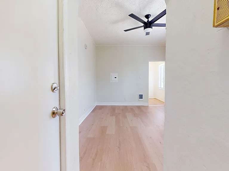 5452 Bancroft Ave — Photo 11