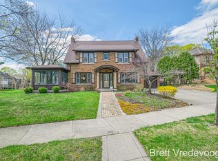 915 Chippewa Dr SE, Grand Rapids, MI 49506