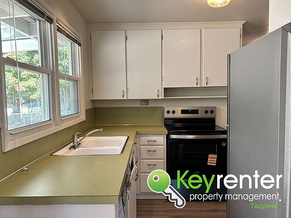 5th image of 3520 Grandview Dr W