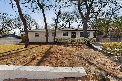1900 Mimosa Dr Photo 1