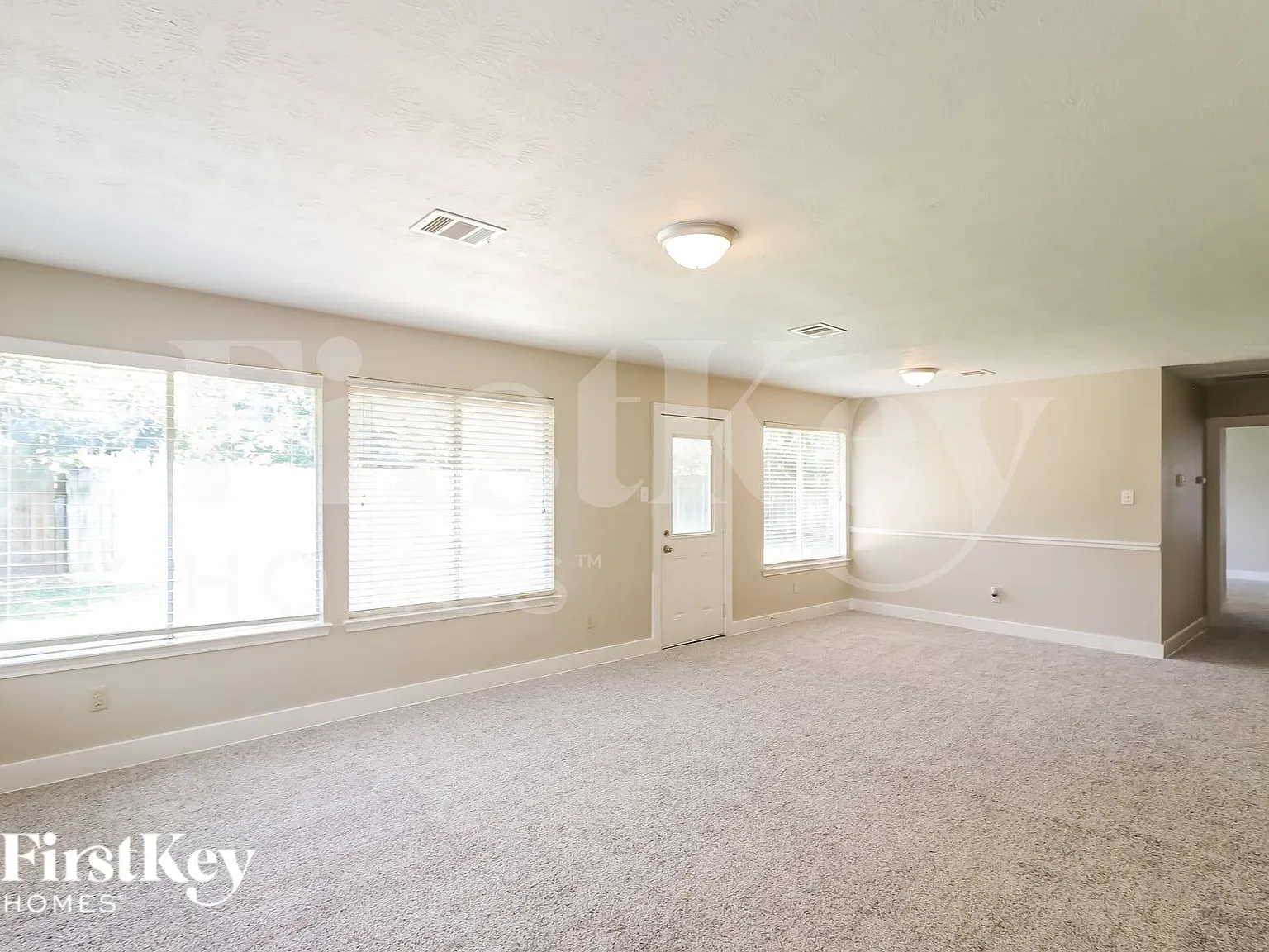 4 bed, 2.0 bath, 1876 sqft, $2,175 — Photo 4