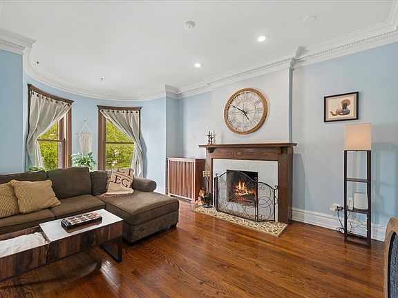 4th image of 523 W Belmont Ave #2E