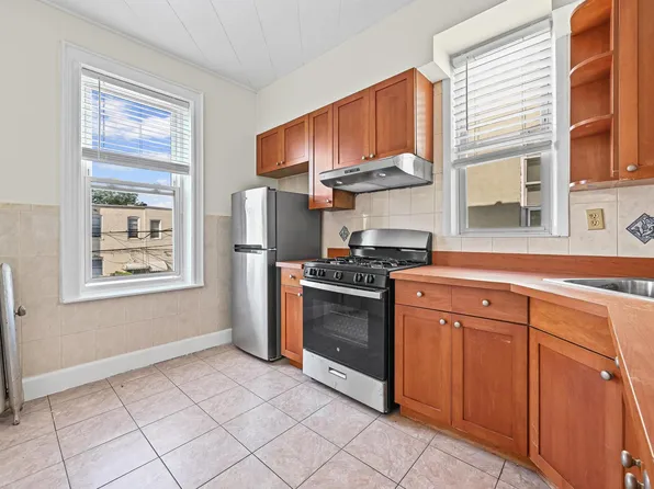 2154 60th Street image 8 of 29