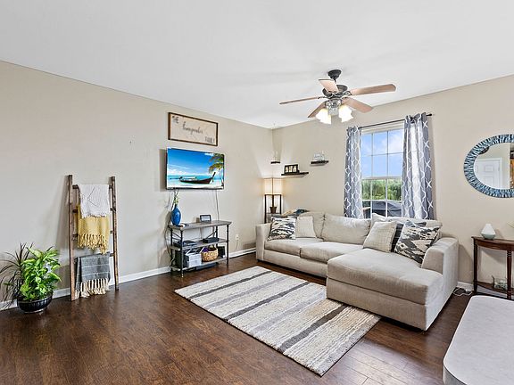 3rd image of 16469 Willow Walk Dr