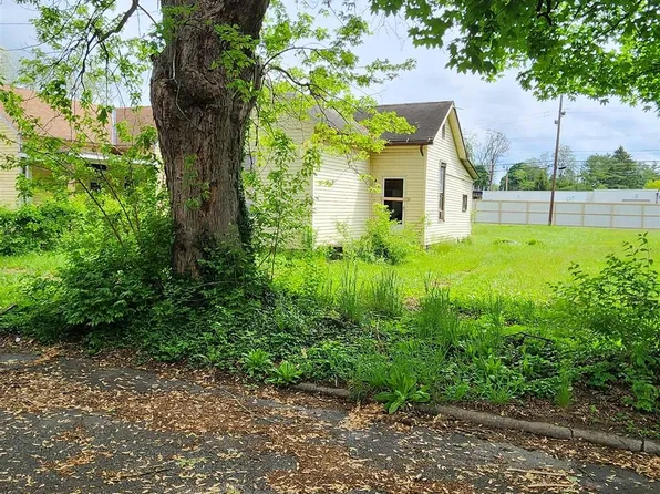 912 Sycamore St, Connersville, IN 47331