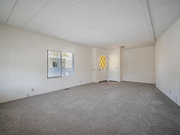 5th image of 42 Westgate Circle