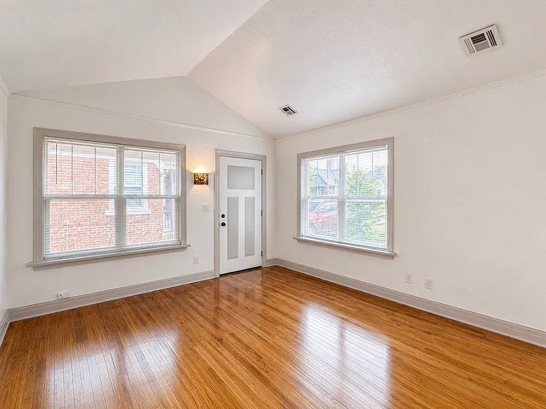 941 East Dr — Photo 3