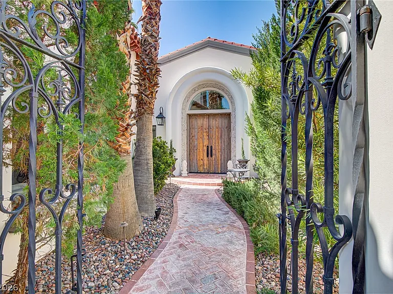 8628 Scarsdale Dr — Photo 4