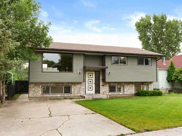 447 N 8th St SE, Medicine Hat, AB T1A 1L8