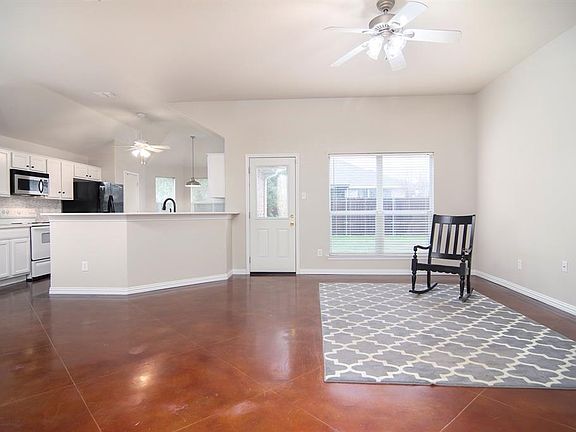 4th image of 321 Foreston Dr
