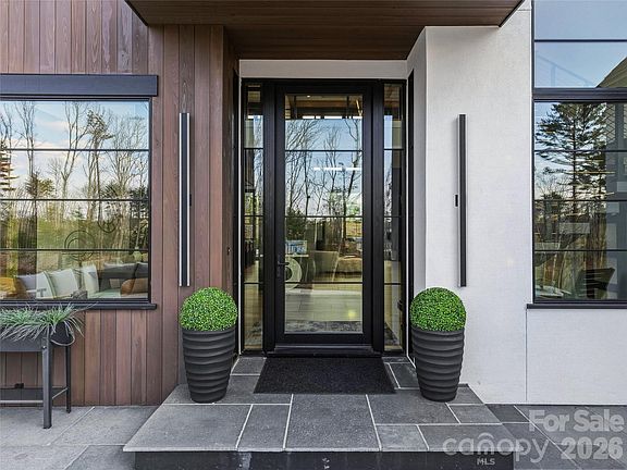 3rd image of 361 Belle Isle Way