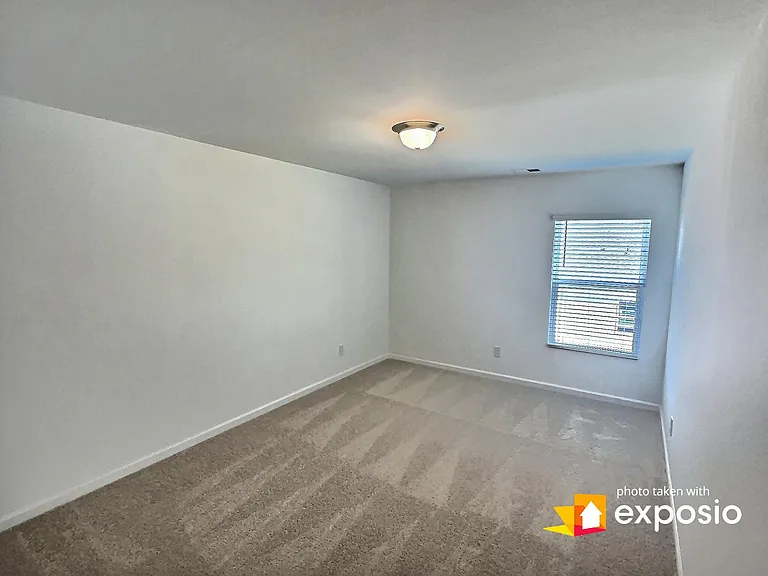 1118 Lossie Ln — Photo 7