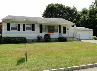 37 Pine St, Mine Hill, NJ 07803