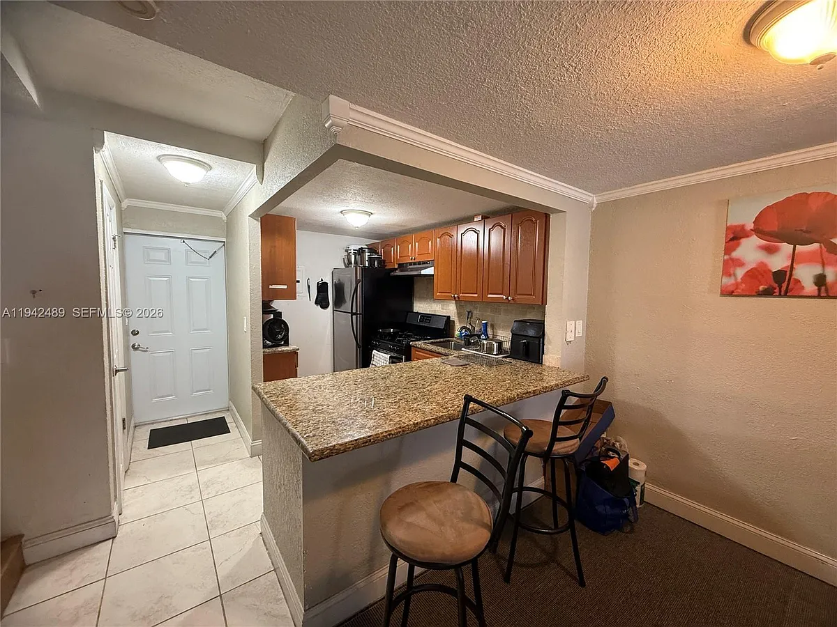 Building Photo - 6703 N Kendall Dr #409