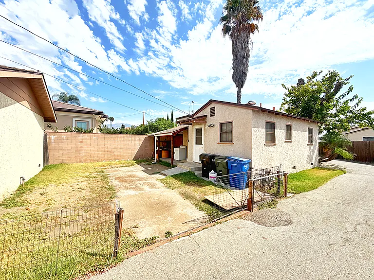 5323 Alessandro Ave — Photo 2