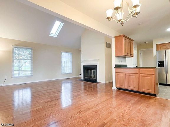 5th image of 170 Smithfield Ct