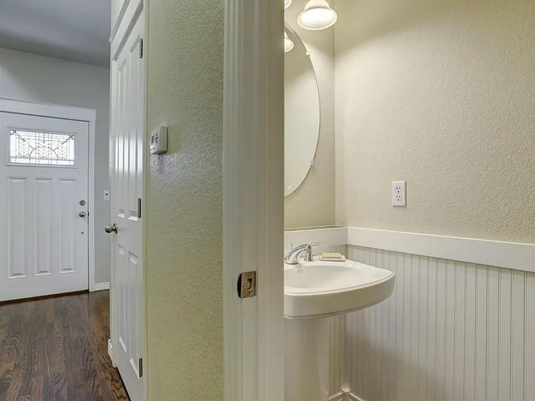 3177 Geneva Ct — Photo 9