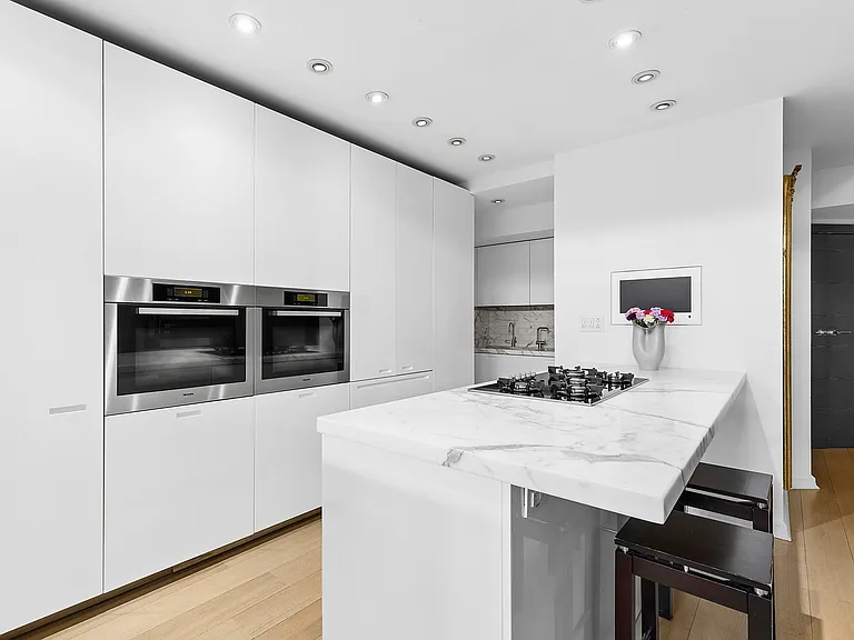22 E 82nd St #7 — Photo 4
