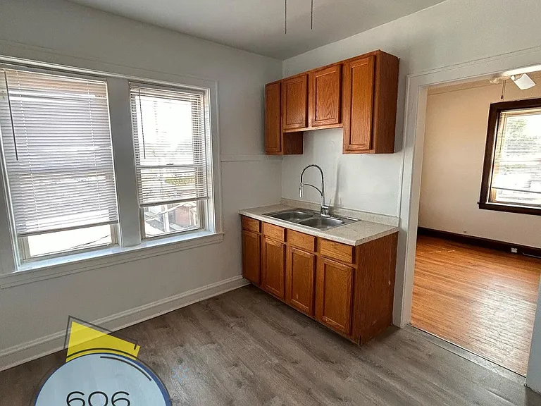 Belmont Cragin Apts Available! — Photo 4