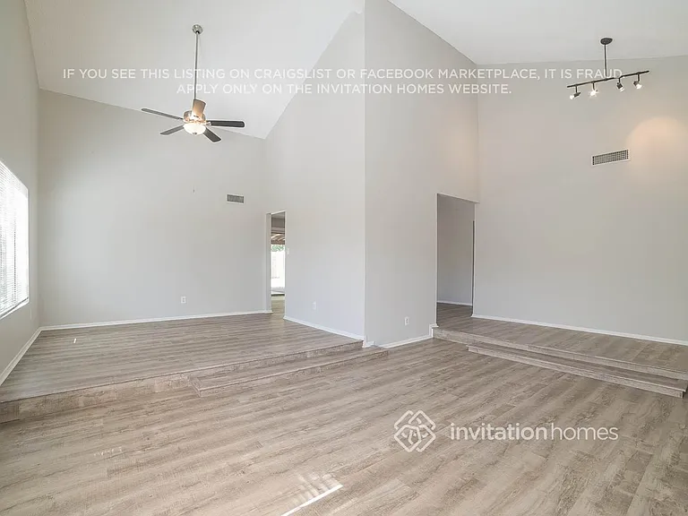 2902 W Sandra Ter — Photo 3