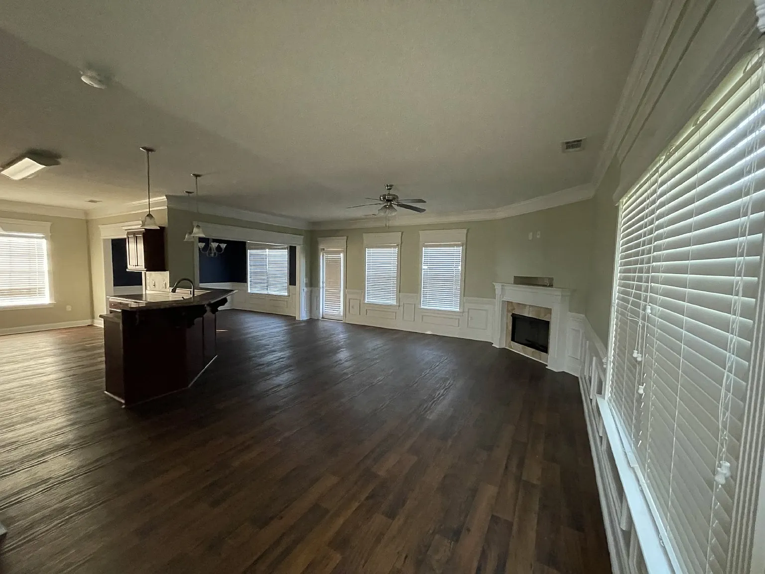 4 bed, 2.5 bath, 2394 sqft, $2,100 — Photo 2