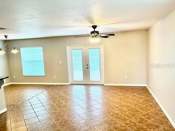 3rd image of 7850 Carriage Pointe Dr
