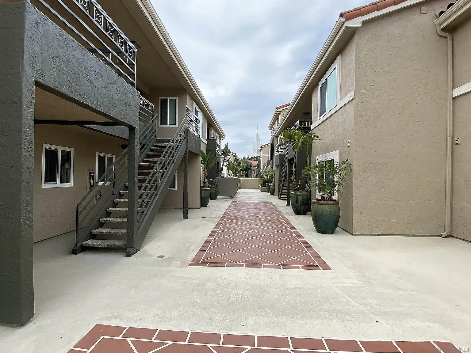 2 bed, 934 sqft, $3,300 — Photo 2