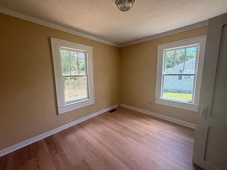 346 N College St — Photo 7