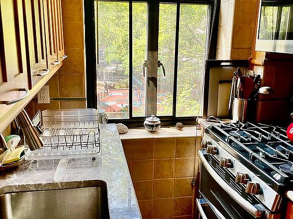 4th image of 166 E 96th St APT 3B