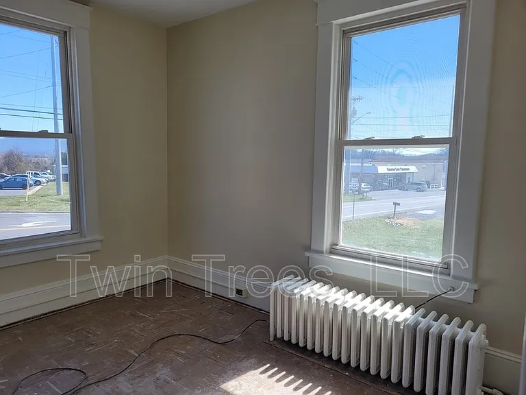 1073 Chicago Ave #B — Photo 9