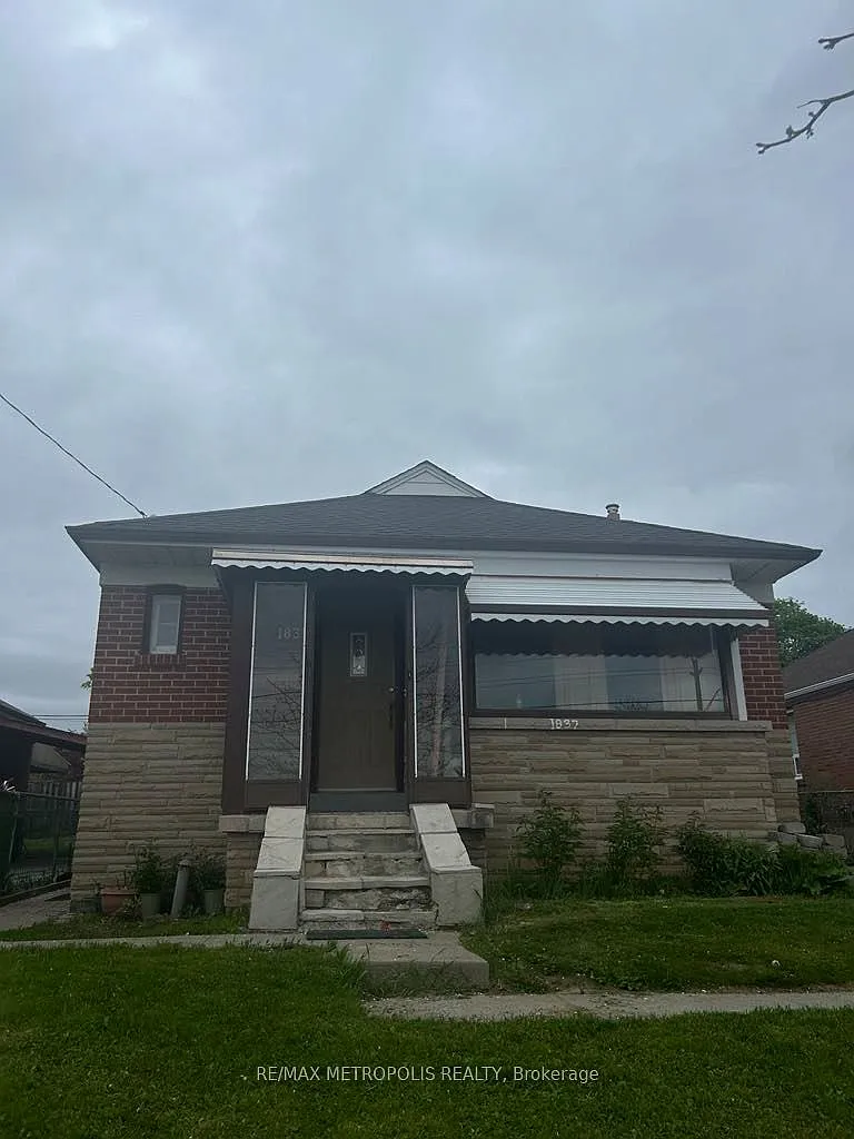 3 bed, $750 — Photo 1