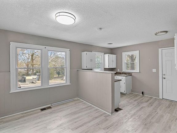 5th image of 40 Clervue Cir NE