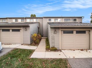 614 Peninsula Ct, Ann Arbor, MI 48105