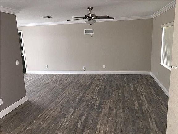 2nd image of 1023 Hemingway Dr