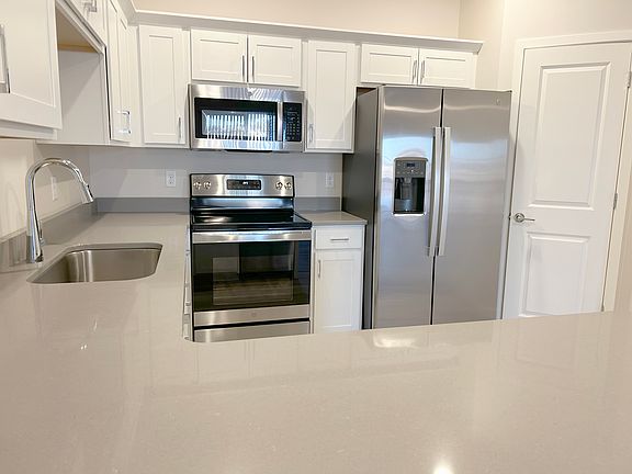 5th image of 460 N Kansas Ave #7