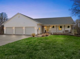 4117 Riverview Rd NE, Cedar Rapids, IA 52411