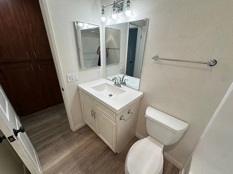 Hillcrest Summit Apartments — Photo 17