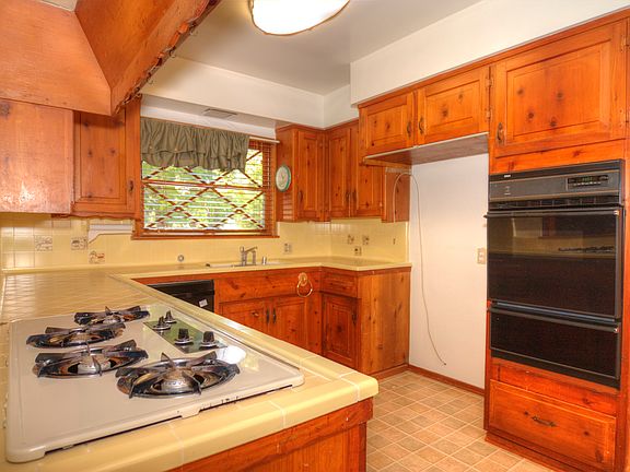 5th image of 5800 Le Sage Ave