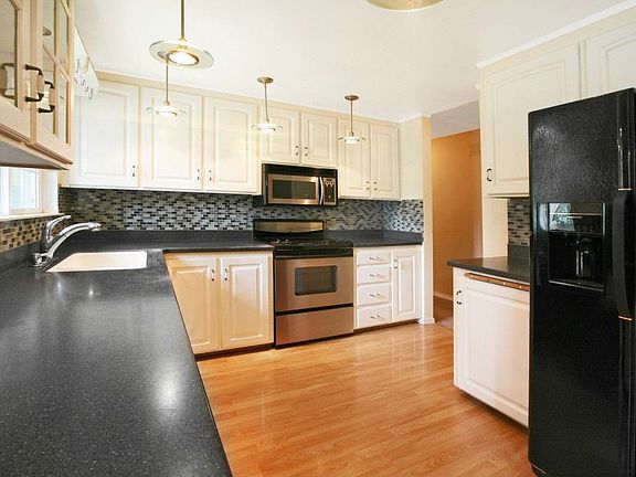 5th image of 1850 NW Forest Creek Dr