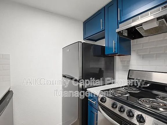 5th image of 404 W 35th St #205
