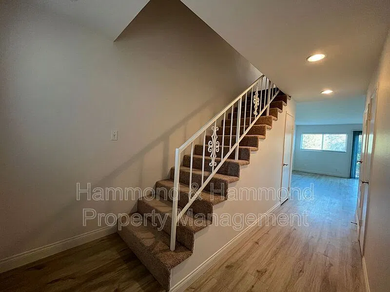 3 bed, 2.5 bath, 1711 sqft, $4,295 — Photo 3