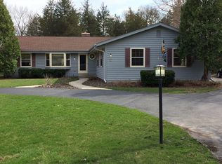 4703 W Chippewa Dr, Mequon, WI 53092