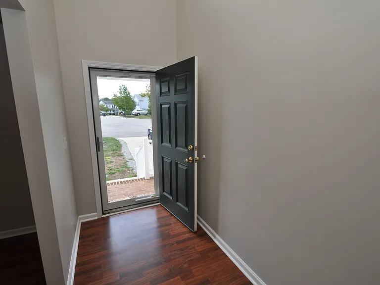 117 Tiverton Woods Dr — Photo 2