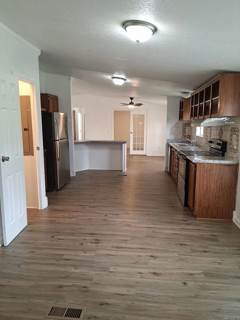 Charming 4BR Home in Cave Springs — Photo 4