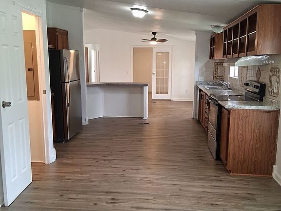 4th image of 910 Sands Rd