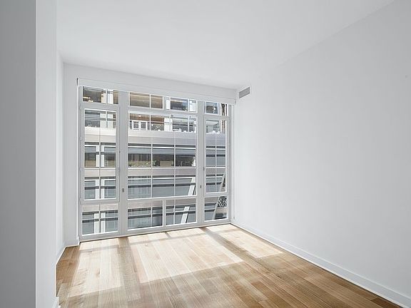 4th image of 1050 6th Ave #17A